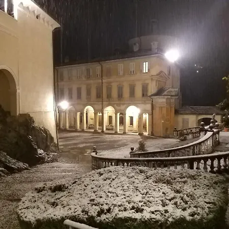 La Casa Del Pellegrino Отель Варалло